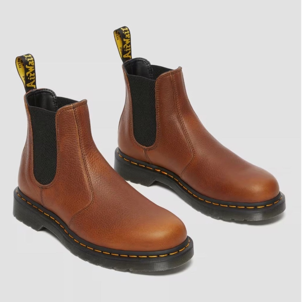 2976 Ambassador Leather Chelsea Boots in brown
